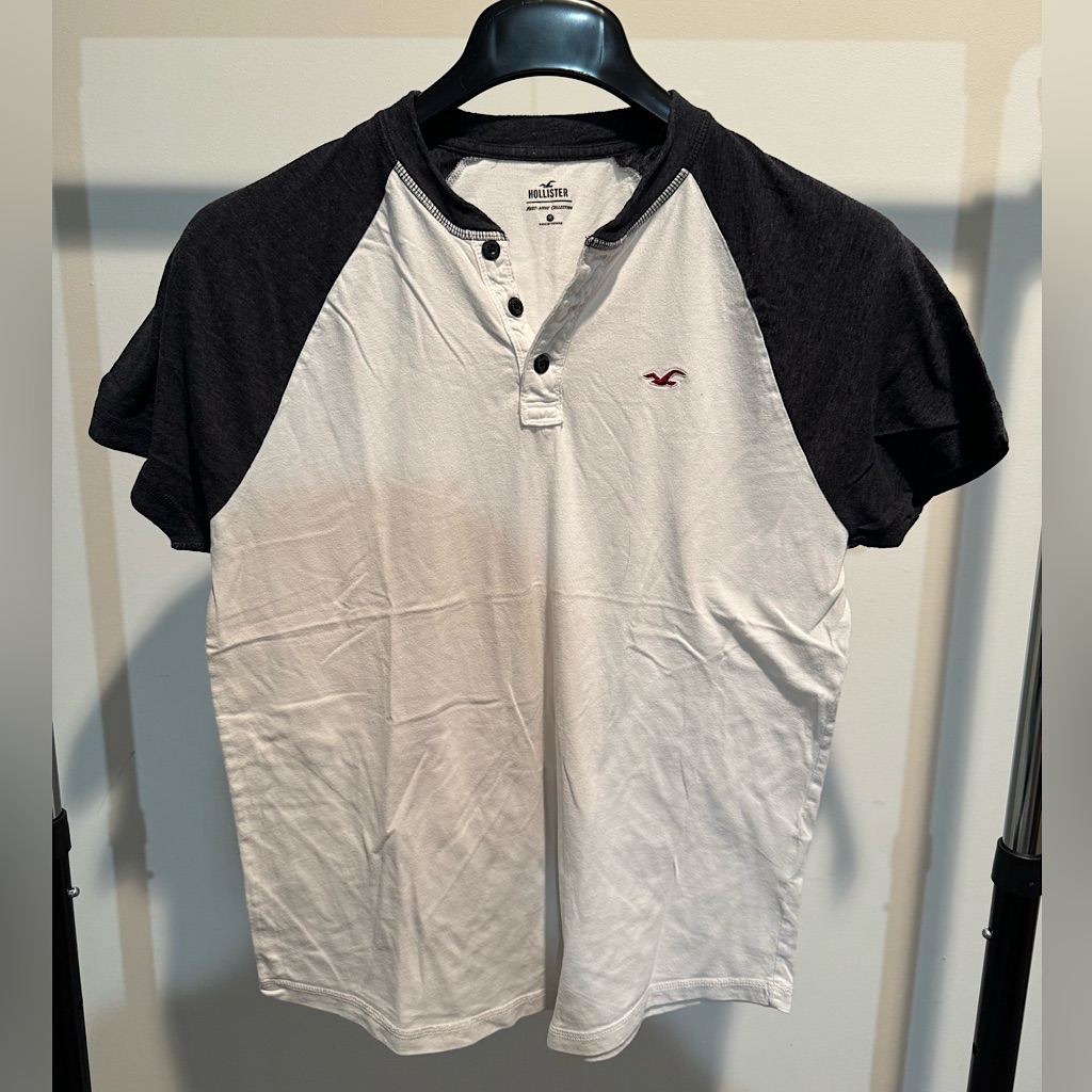 Hollister Medium Baseball Tee